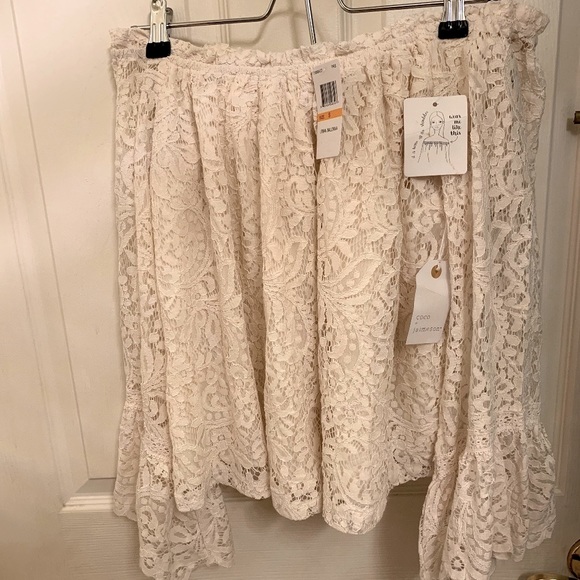 Coco + Jaimeson off shoulder lace Top NWT - Picture 2 of 16